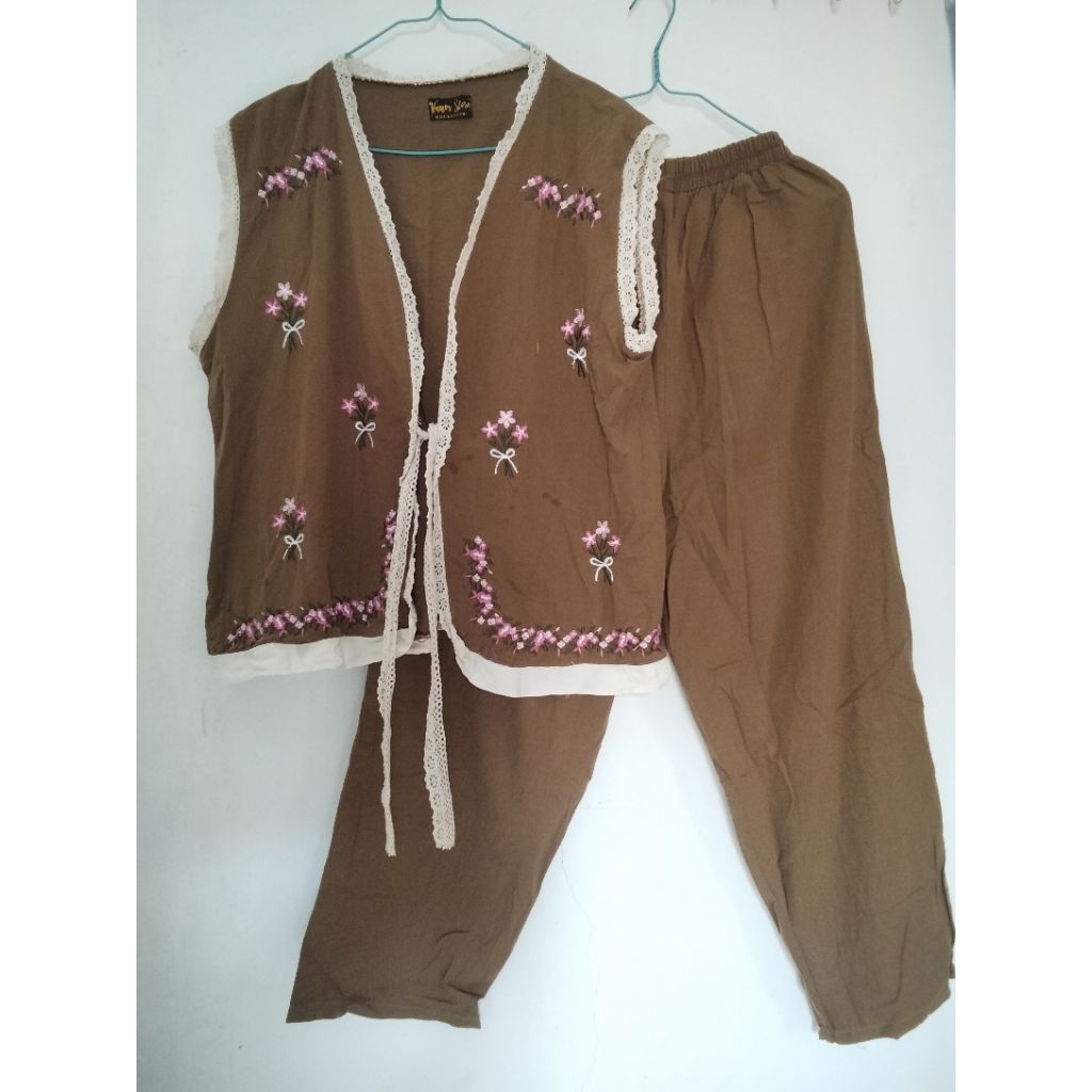 One set dari brand Vanos store