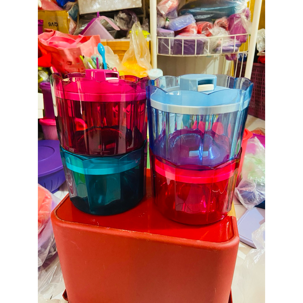 Tupperware dengan model Advanced Counterpart.