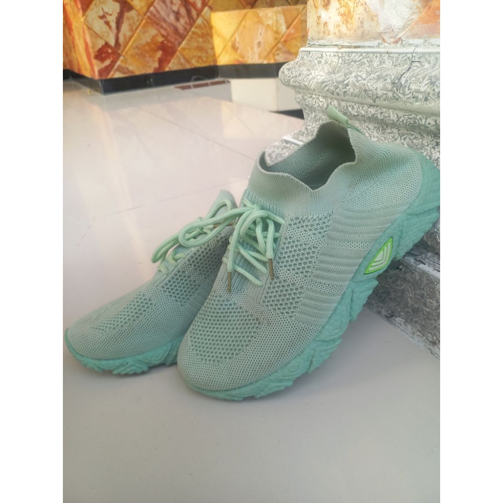 SEPATU JALAN WANITA