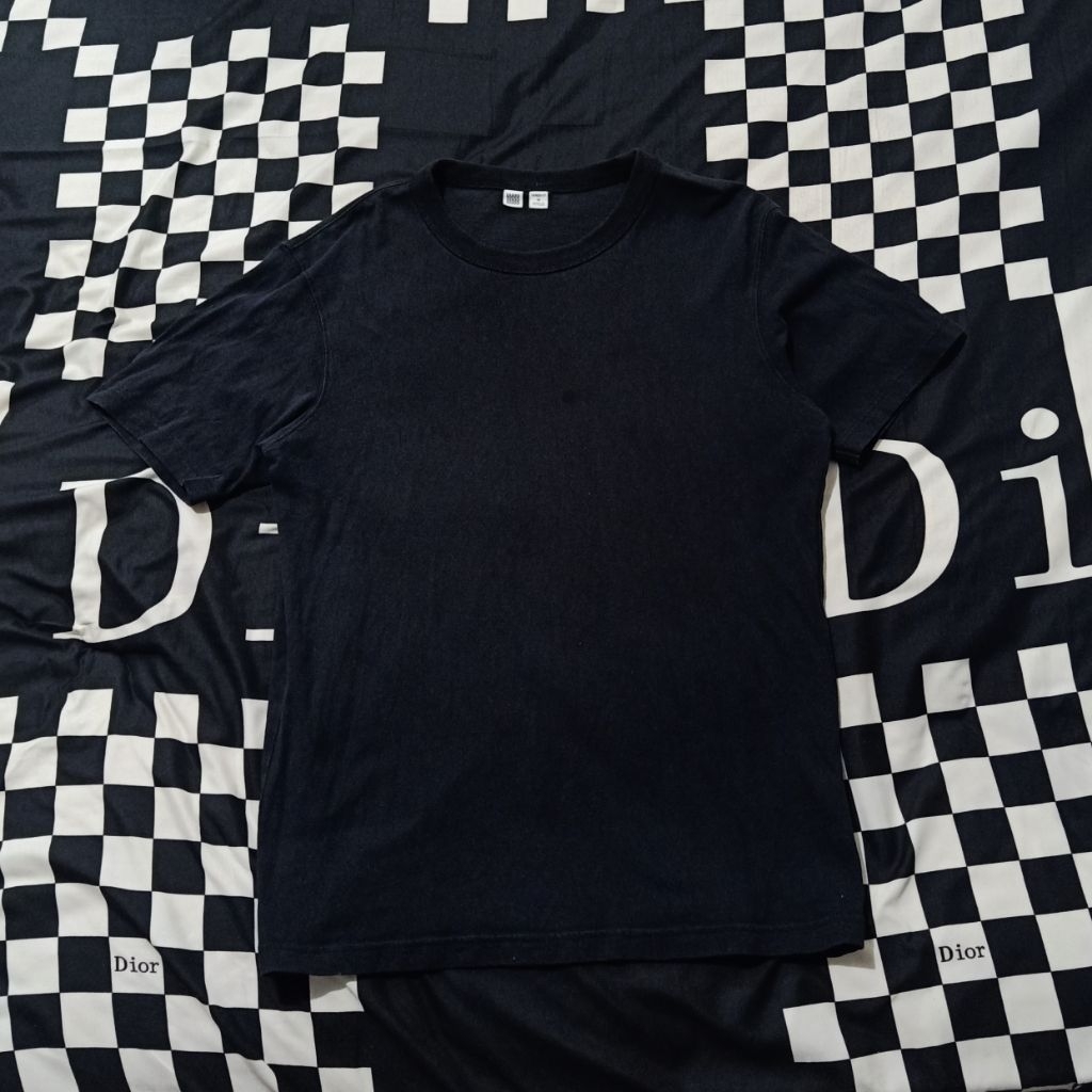T-Shirt Kaos Basic UNIQLO Original