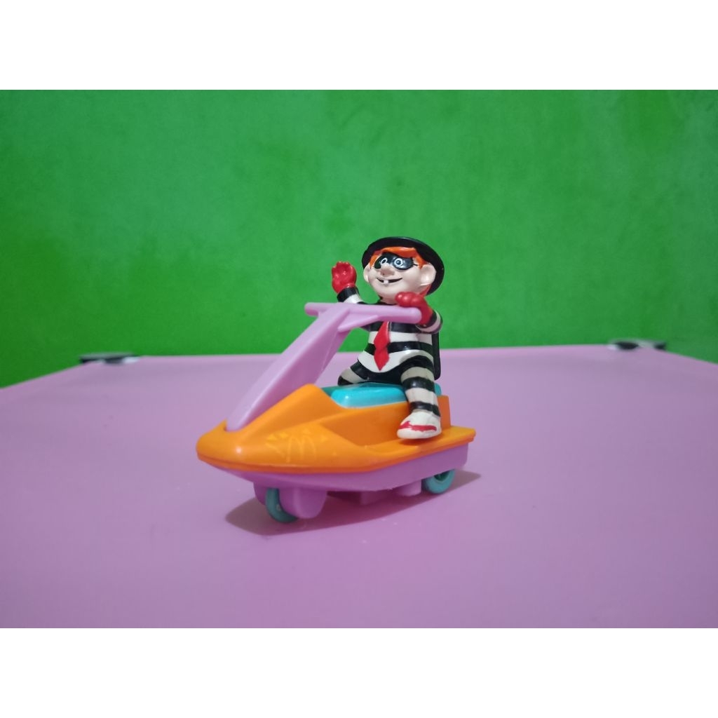 Figure Maskot McDONALD'S - HAMBURGLAR on a Jet Ski - McDonald's 1992 Murah Retro Vintage Rare Koleks