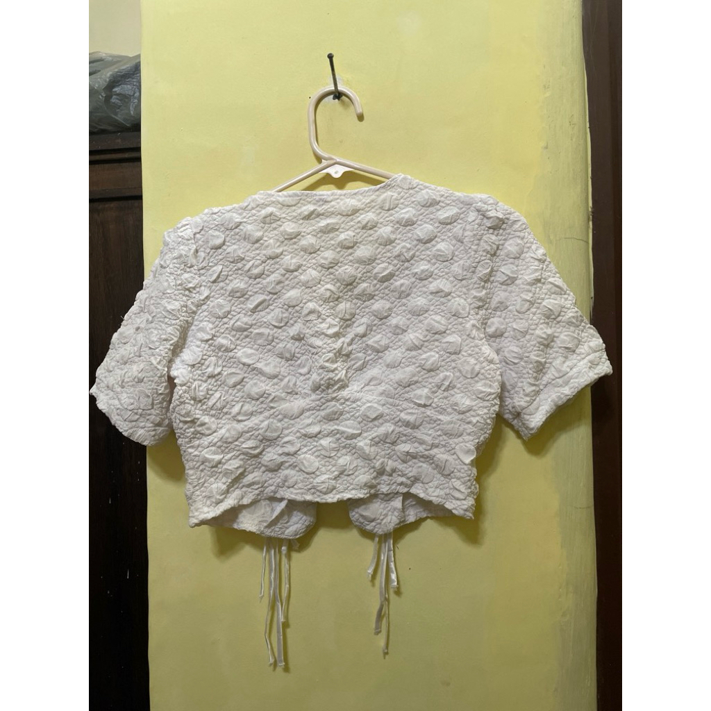 outer crop top putih