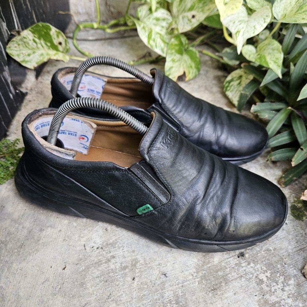 sepatu loafer second kickers size 42(27cm)