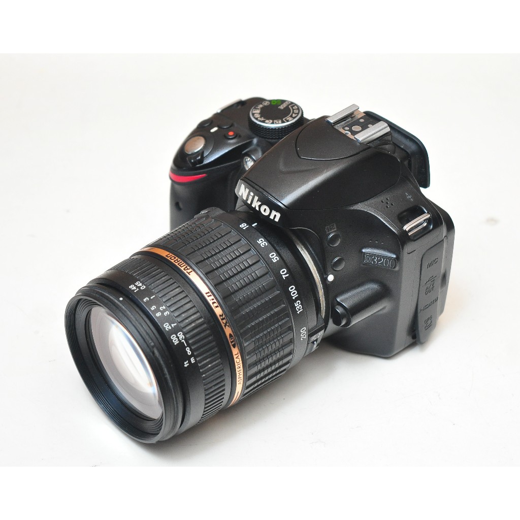 DSLR Nikon D3200 + Tamron 18-200mm Bekas