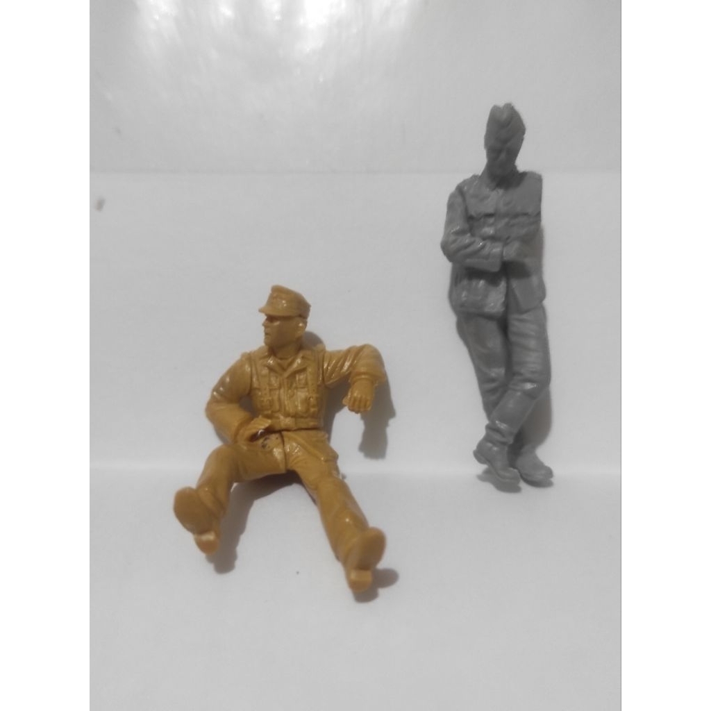 mokit 2 figure tentara Jerman, 1/35
