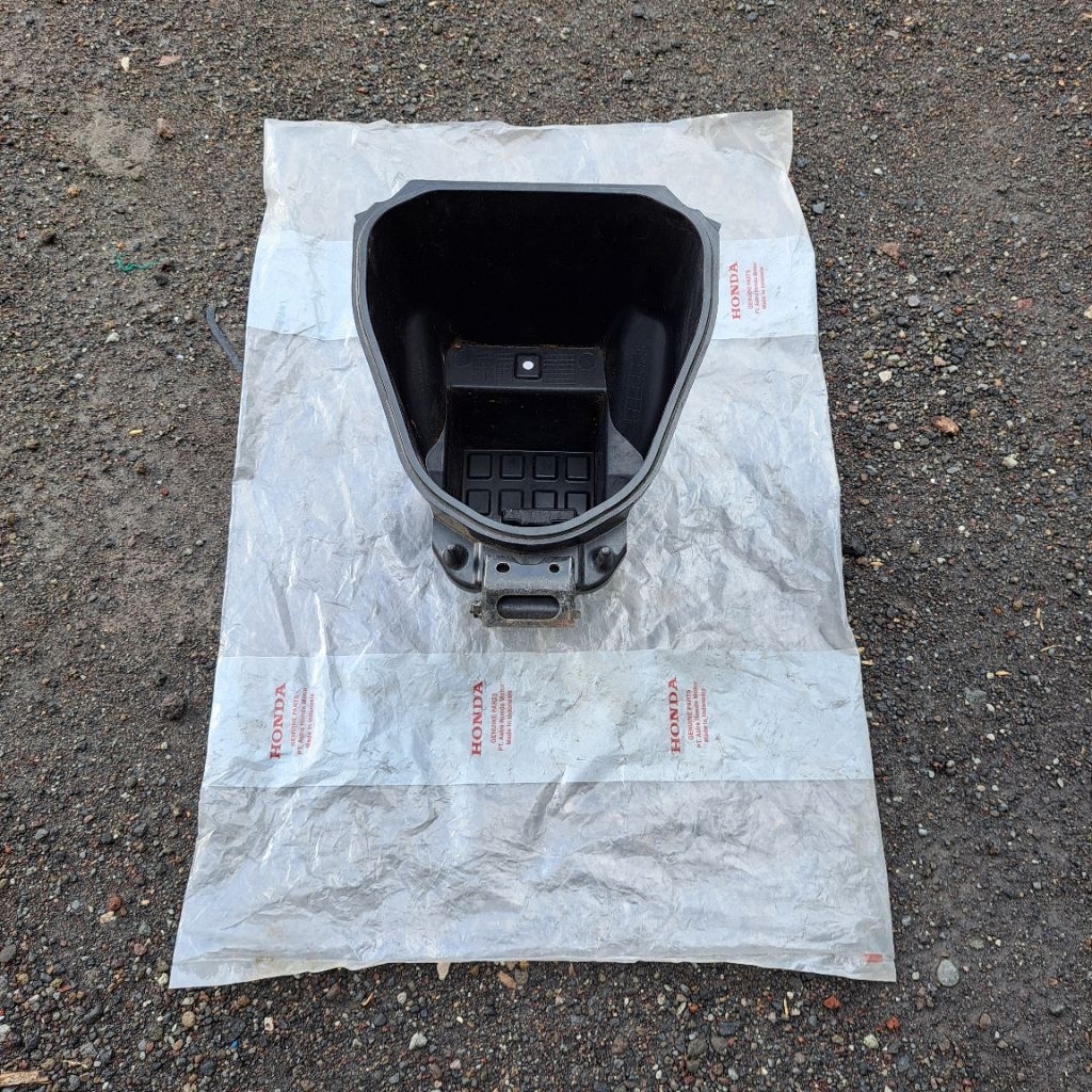 Box bagasi (Box luggage assy) honda blade 110 old karbu honda absolute revo 110 Original AHM Astra h