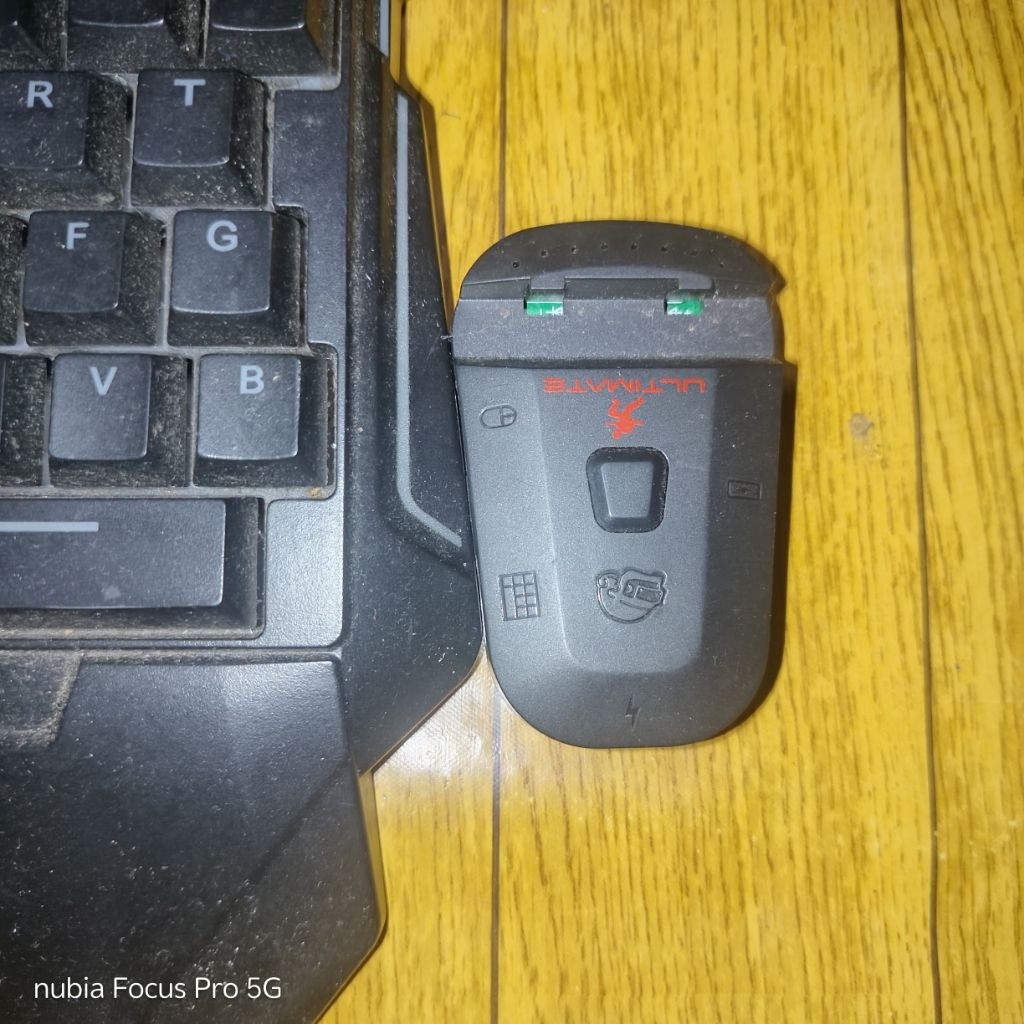 Keyboard Gaming Satu Tangan + Mouse Bluetooth Bekas Normal – Cocok Gaming FPS