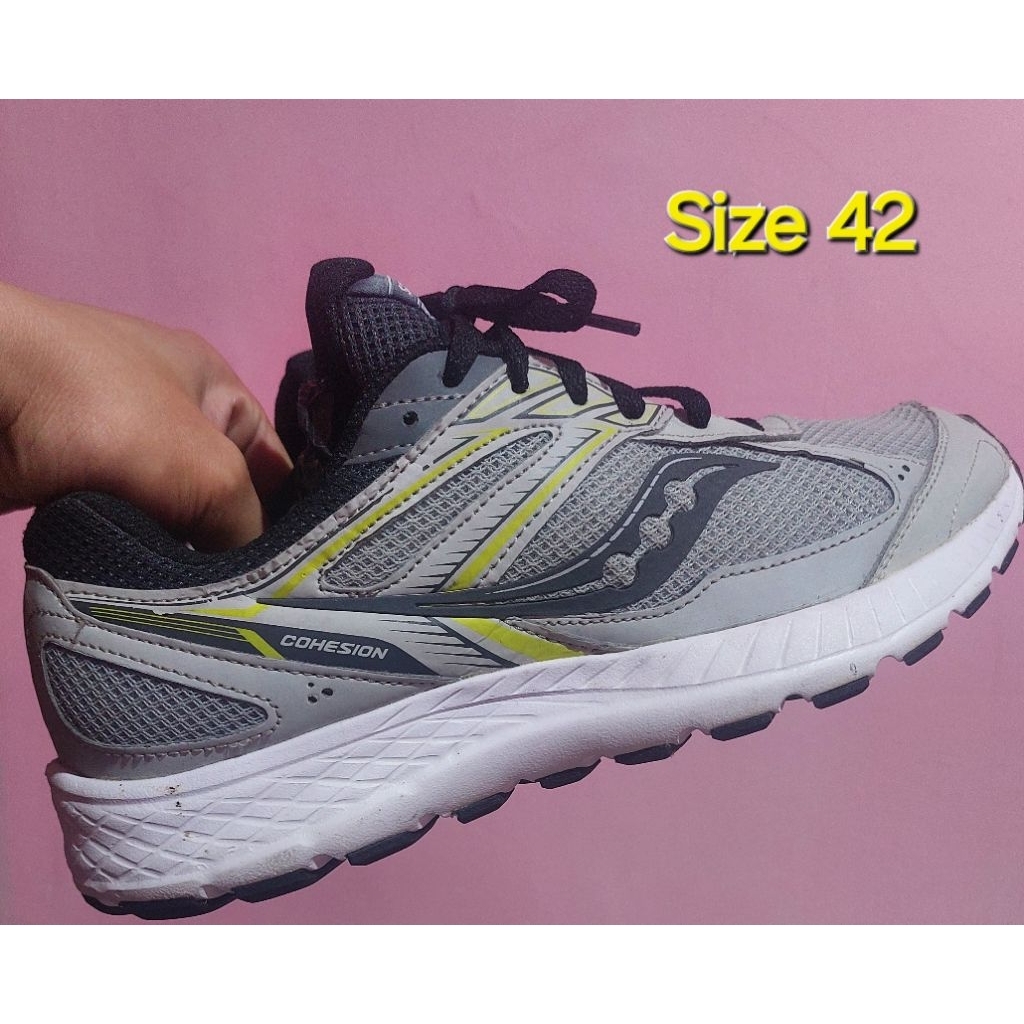 Sepatu running saucony