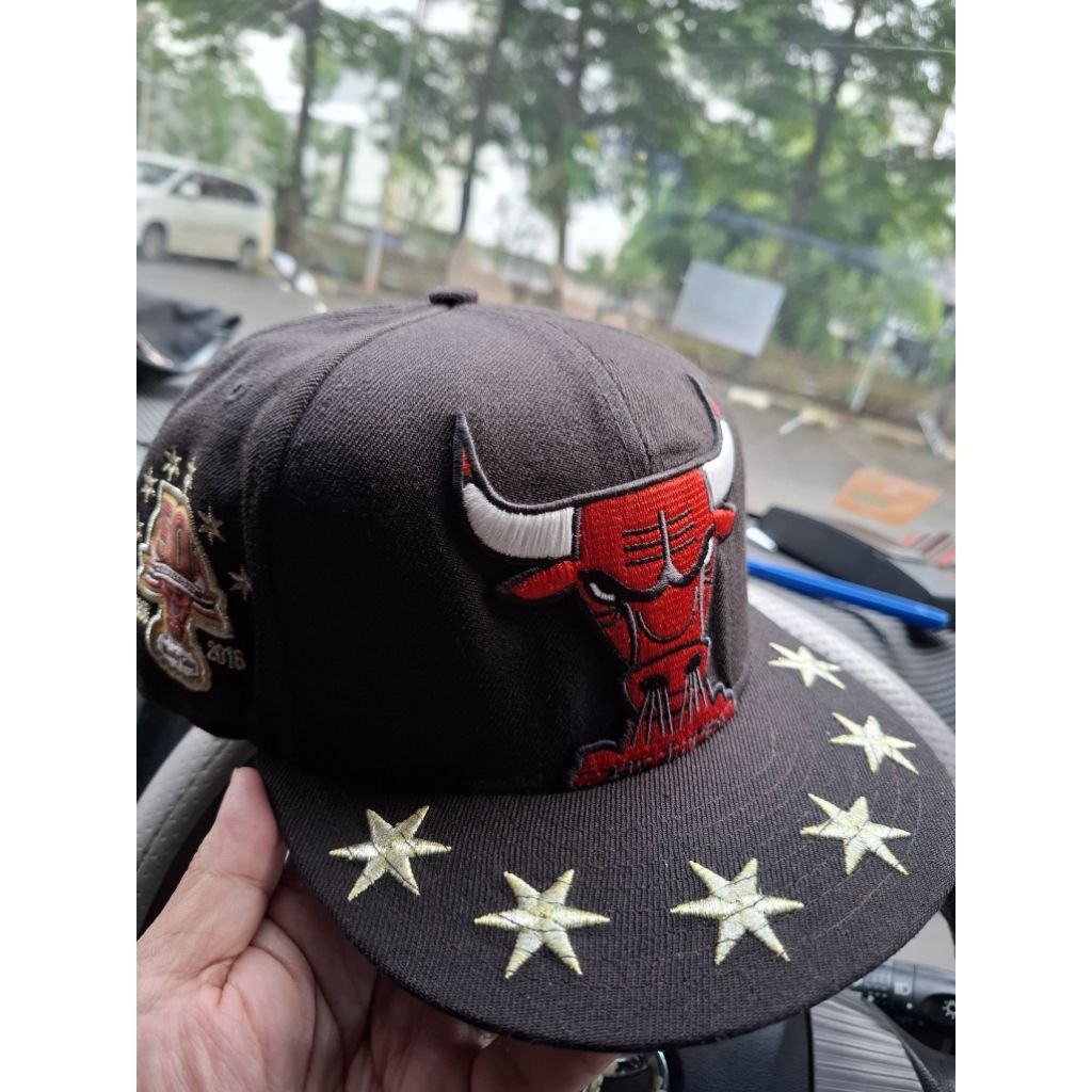 TOPI VINTAGE CHICAGO BULLS BIG LOGO 50TH ANNIVERSARY 9Fifty