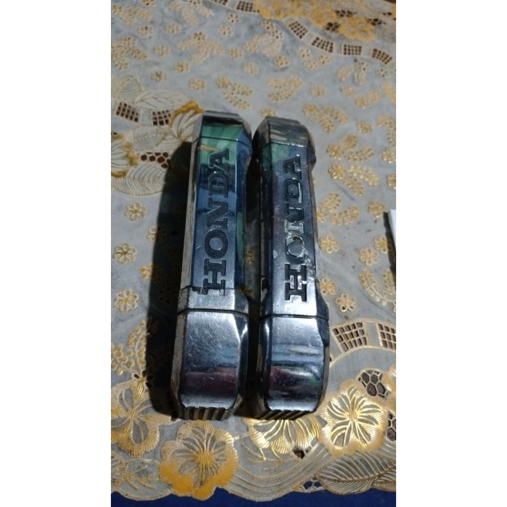 kumis T bawah GL 100 ori