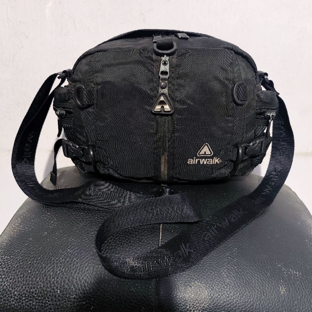 Airwalk Sling Bag / tas selempang Airwalk hitam