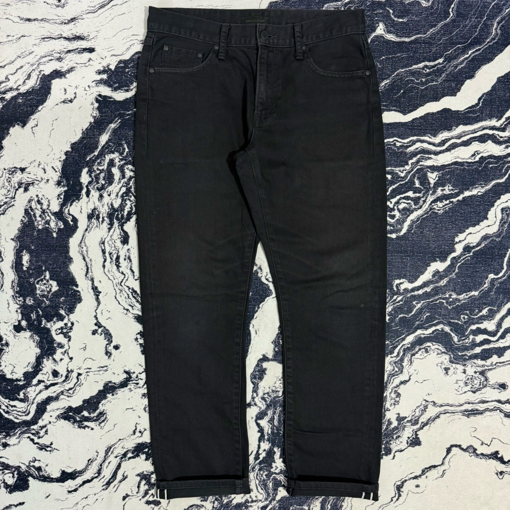Uniqlo red line selvedge straight jeans black