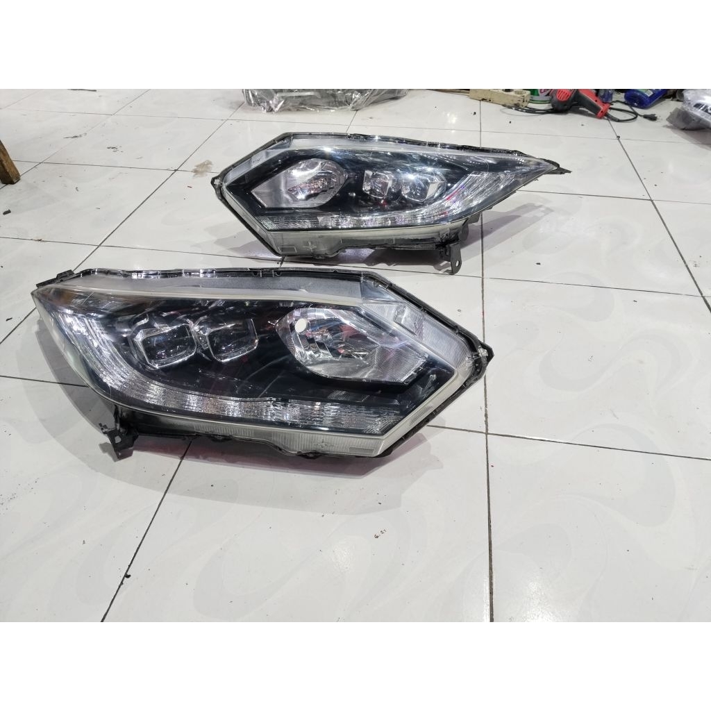 headlamp honda HRV prestige 2015/2016/2017 original. lampu depan HRV prestige original