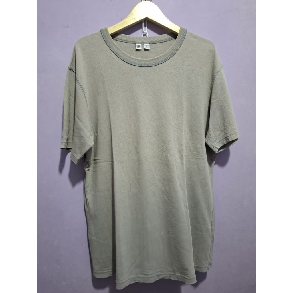 Kaos basic Uniqlo undercover abu