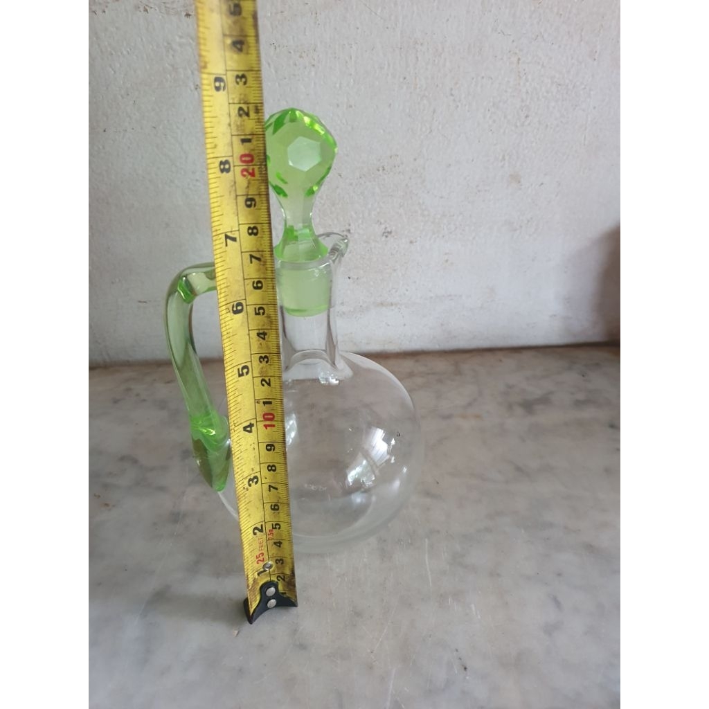 botol antik kristal warna hijo