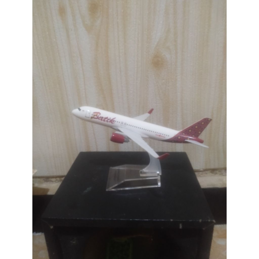 MINIATUR PESAWAT BATIK A320