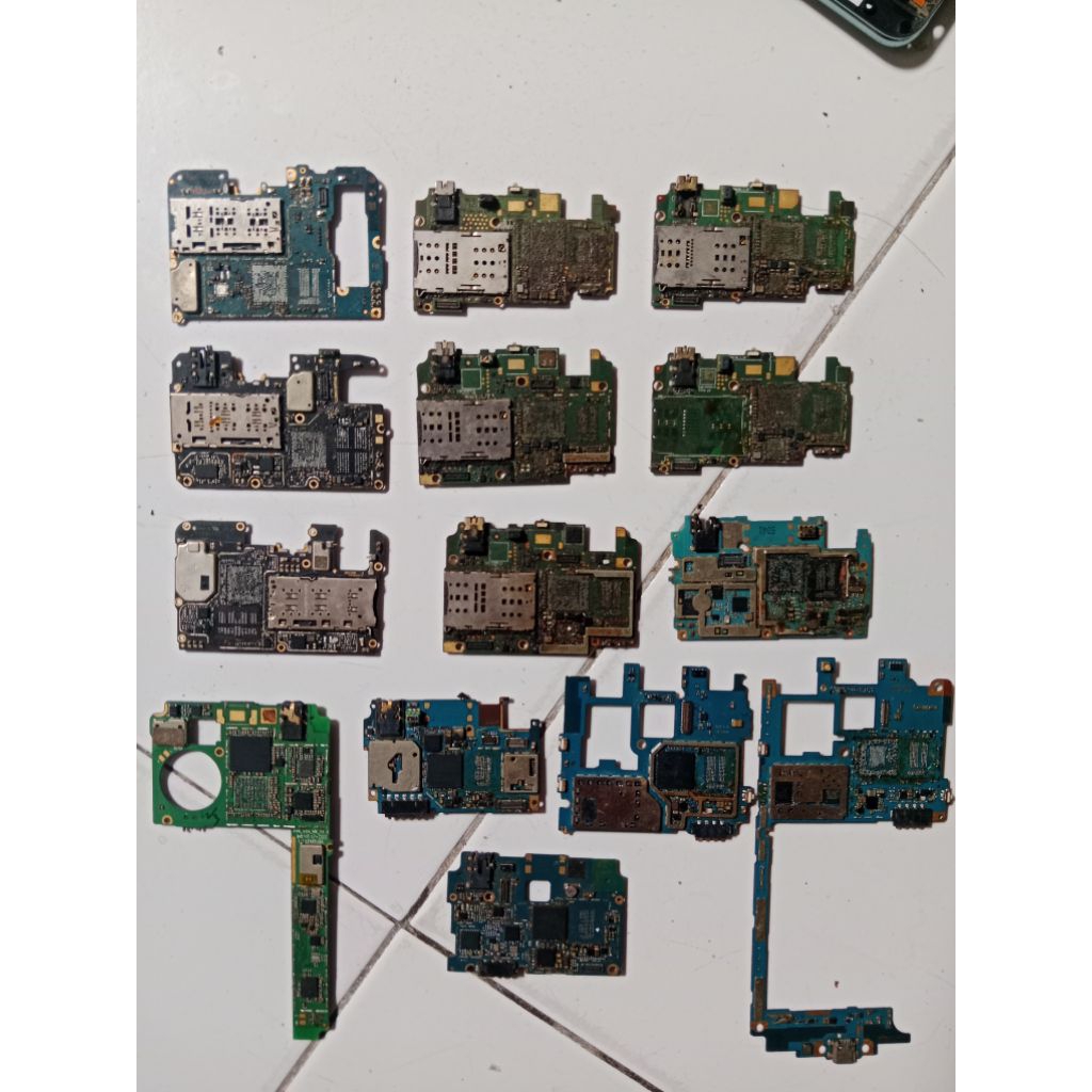 papan pcb hp rongsok sebagian ic sudah dicabut