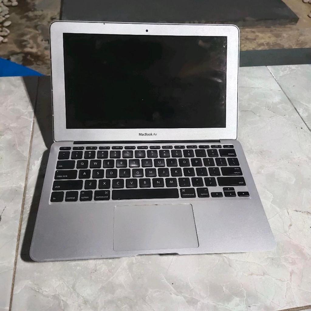 macbook air 11 A1370 2011 core i5 kondisi rusak mesin nyala bunyi beb beb lcd pecah jual apa adanya 