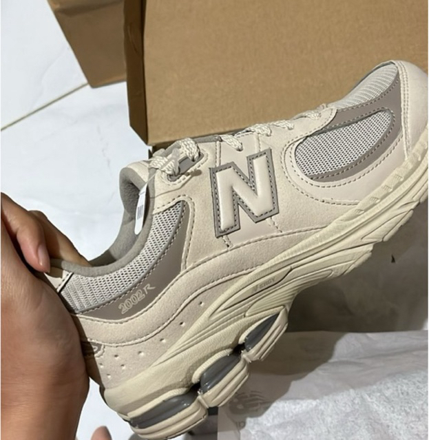 Dijual sepatu/snikers Second ORI New Balance 2002r Timberwolf size 38.5