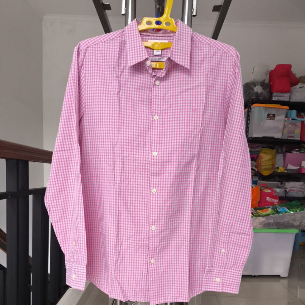 PRELOVED KEMEJA LENGAN PANJANG PRIA PINK PUTIH KOTAK-KOTAK "CALVIN KLEIN"