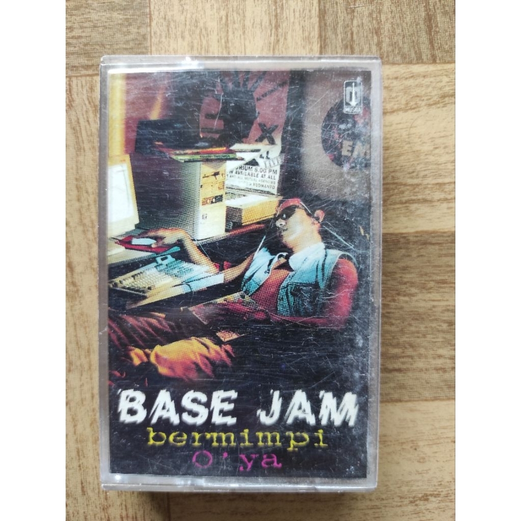 kaset pita BASE JAM "bermimpi"