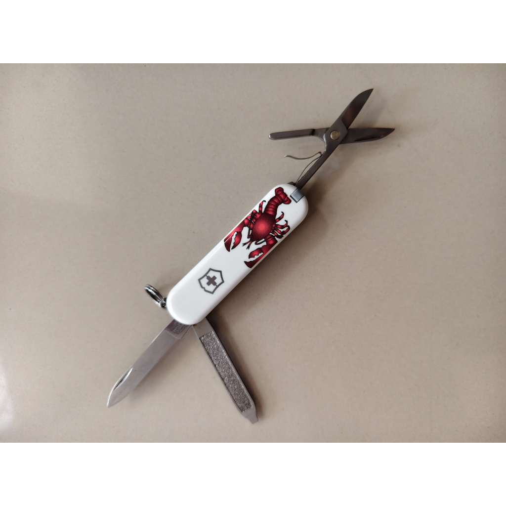 GANTUNGAN KUNCI PISAU LIPAT VICTORINOX CLASSIC SD 58 MM SWISS ARMY KNIFE LOBSTER (SB)