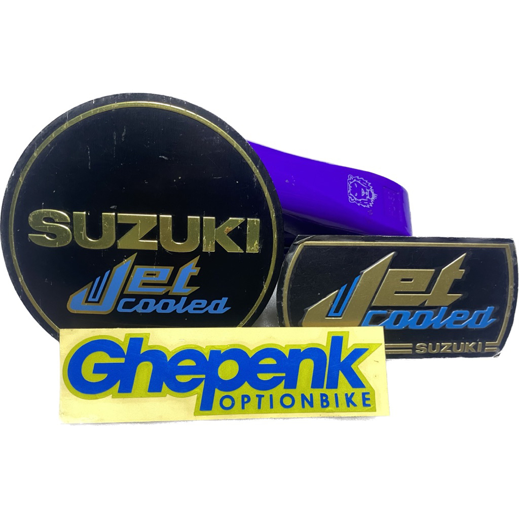 EMBLEM MESIN KANAN KIRI SUZUKI JETCOOLED JET COOLED STIKER BAK KOPLING MAGNET RC80 RC100 RC110 CRYST