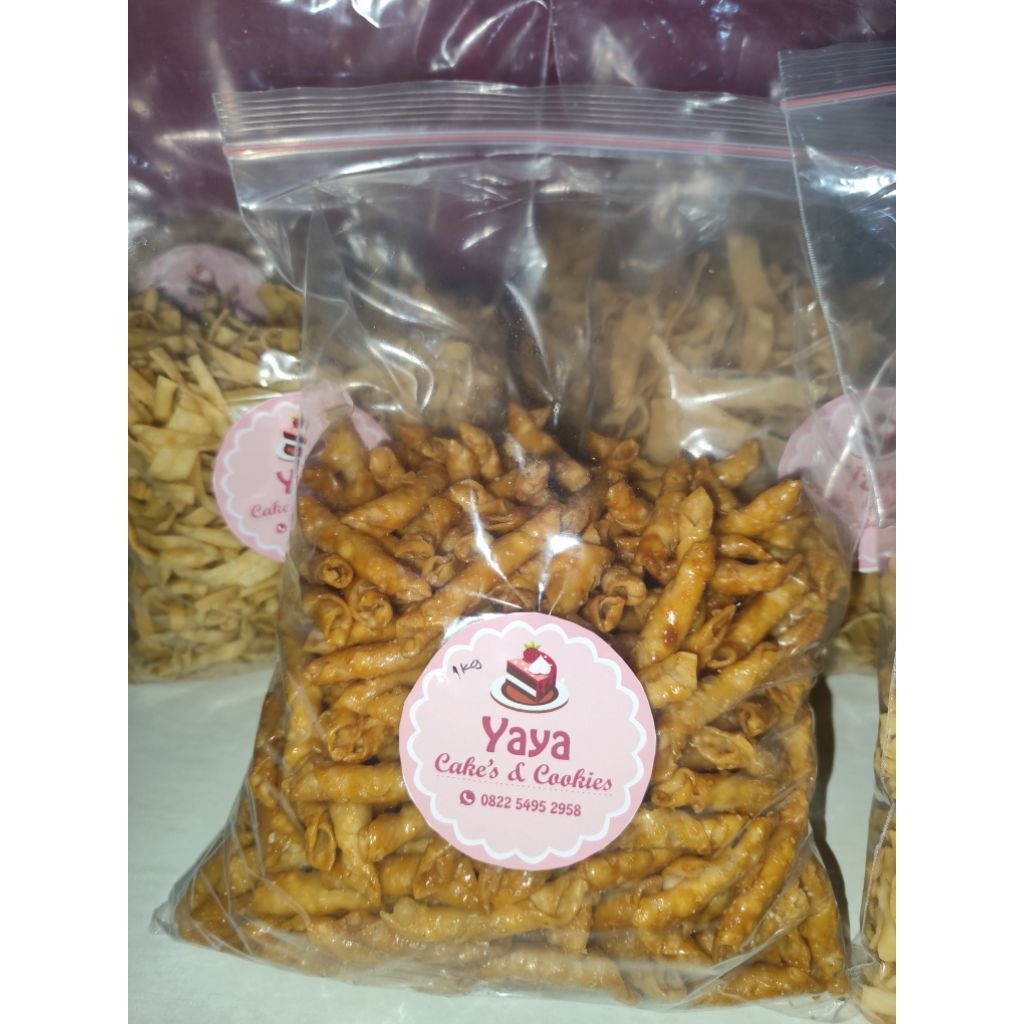 kacang sembunyi & kue bawang