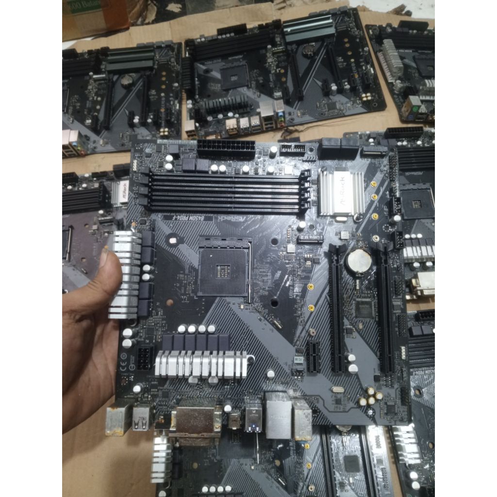 MOBO MINUS MUTAR NO DISPLAY AMD B450M PRO4-F SOKET A4 MULUS PERAWAN BELUM PERNAH SERVICE