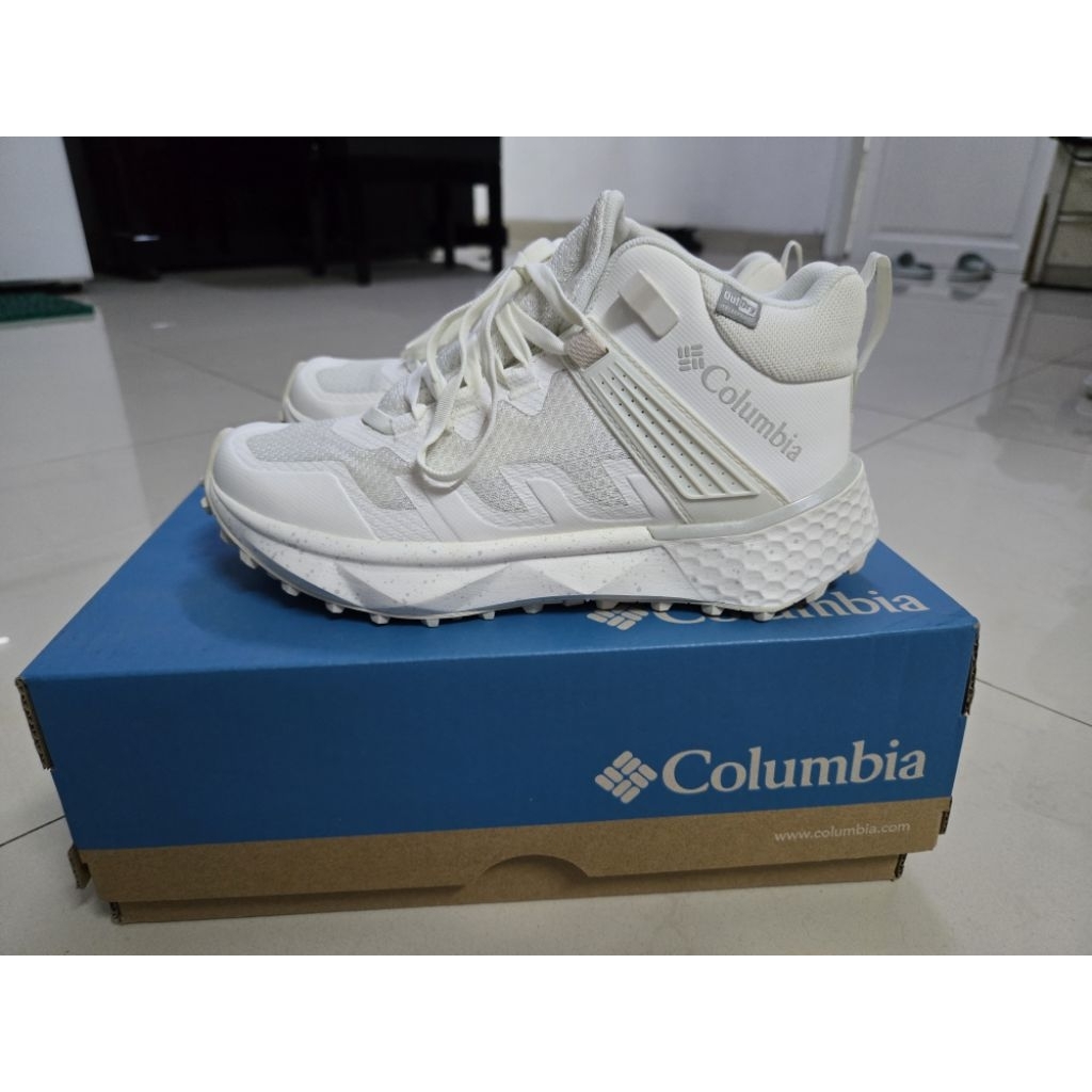 BNIB COLUMBIA FACET 75 MID OUTDRY