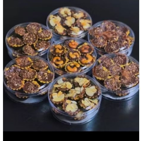 Pie Mini Cookies Coklat Mente Almond Silverqueen 250 gram