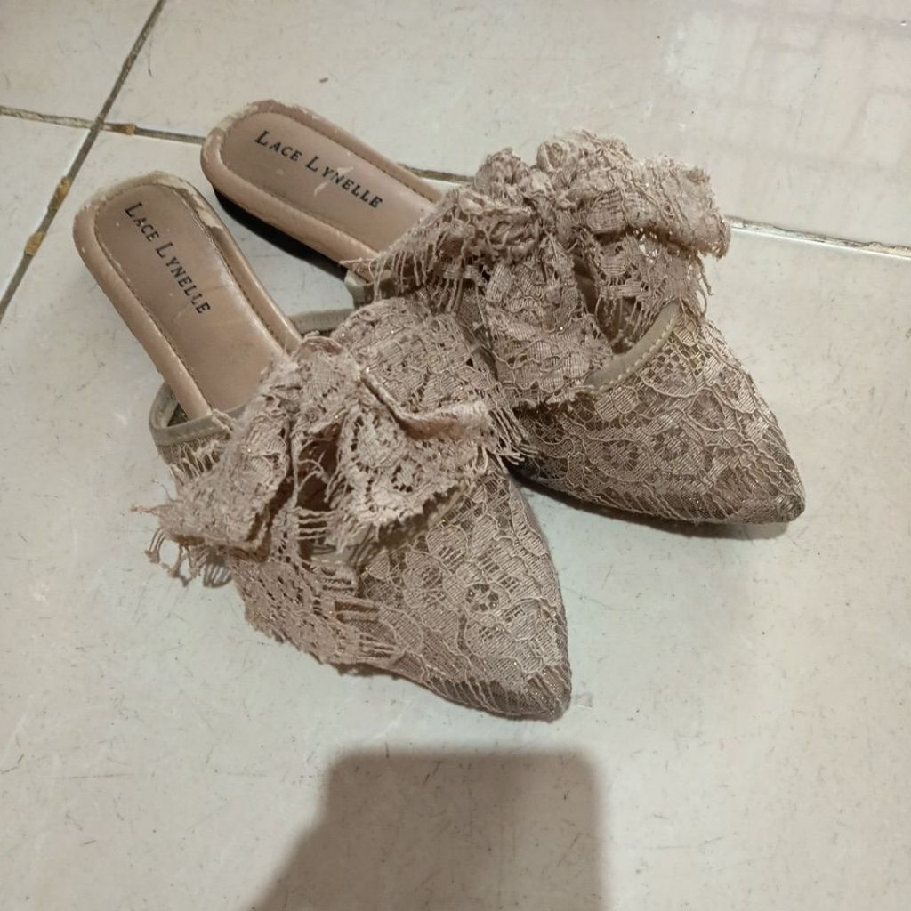 preloved lace lynelle size  38