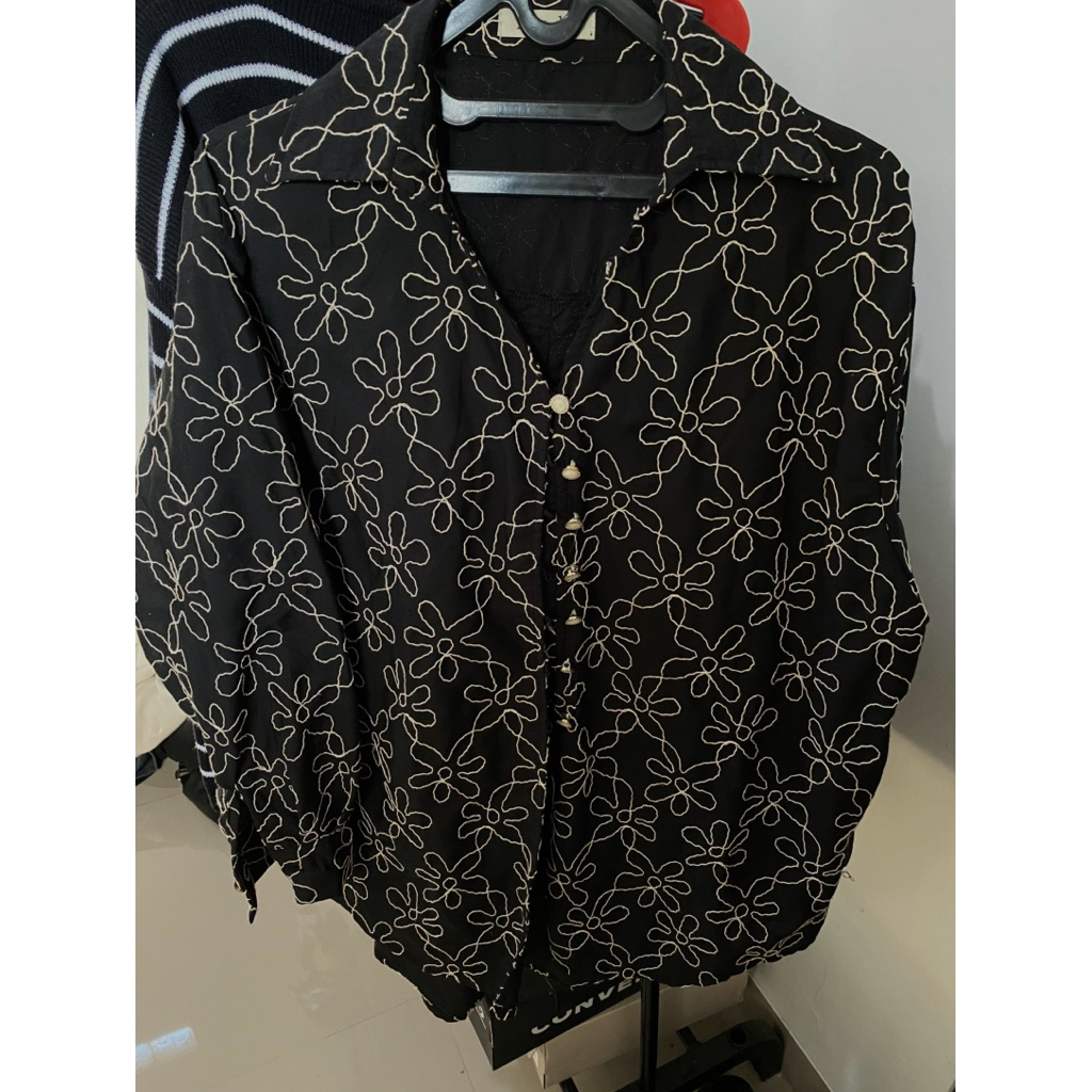 (Preloved) Kemeja by Leody