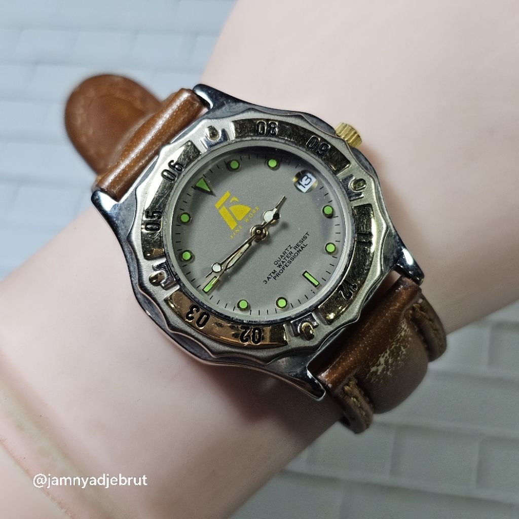 Jam Fine Work Diver Vintage Silver Gold Bekas