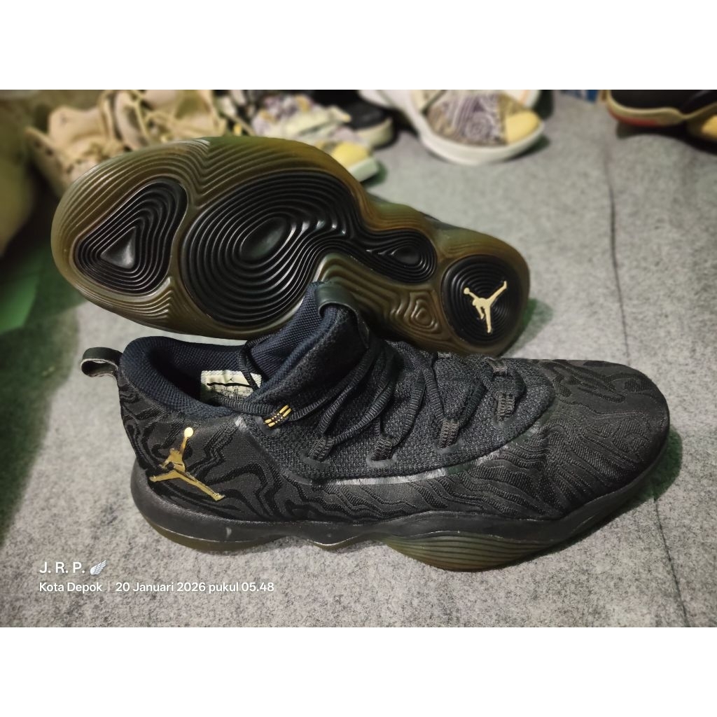 Sepatu basket Second