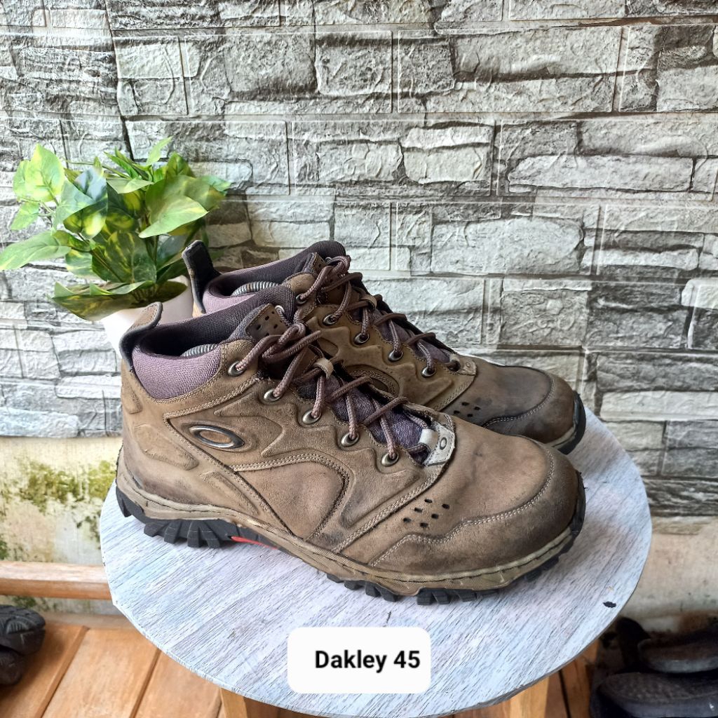 Sepatu second hiking/gunung merk Dakley size45 insol30cm