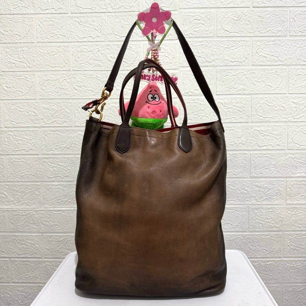 tas tote bag bally. tas hobo bally. tas hobo kulit asli. tas prelop. coklat