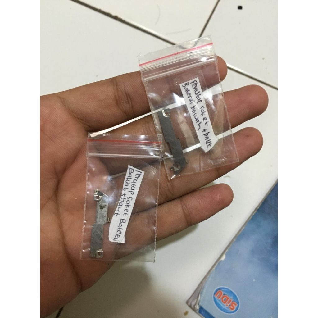 seng besi ip iphone 5s penutup mesin soket lcd baterai kamera depan speaker earpiece atas tatakan To