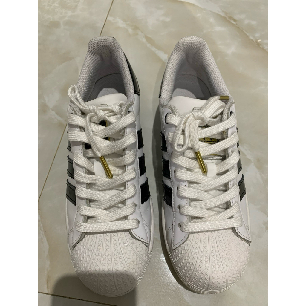 preloved sepatu adidas wanita
