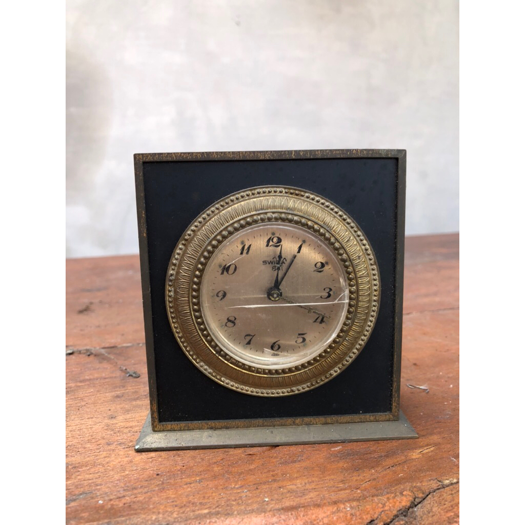 Jam weker tua antik lawas kuningan