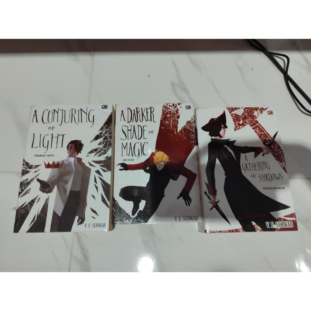A Darker Shade of Magic Set - V. E. Schwab