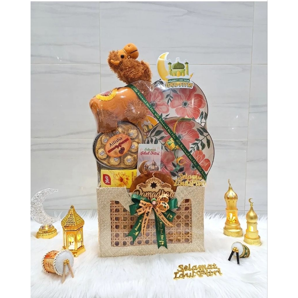 Parsel Ramadan Imut Hampers Lebaran Idul Fitri 2026 Piring Set + Boneka Imut Unta + Coklat + Drink +