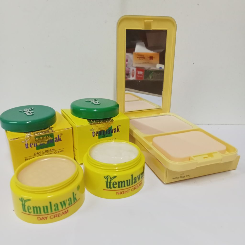 Bedak Two Way Cake Temulawak 3in1 - cream siang + cream malam