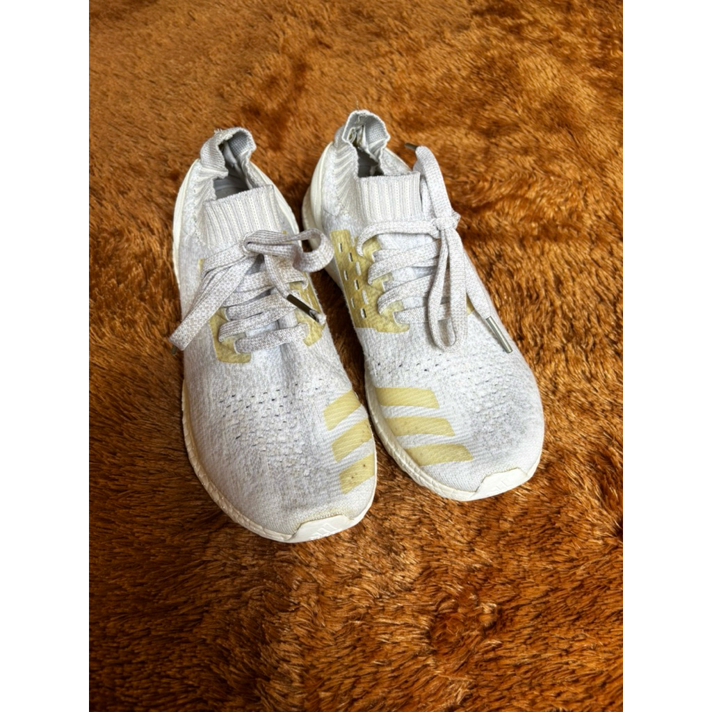 SEPATU RUNNING GARIS3 ULTRABOOST SIZE 40