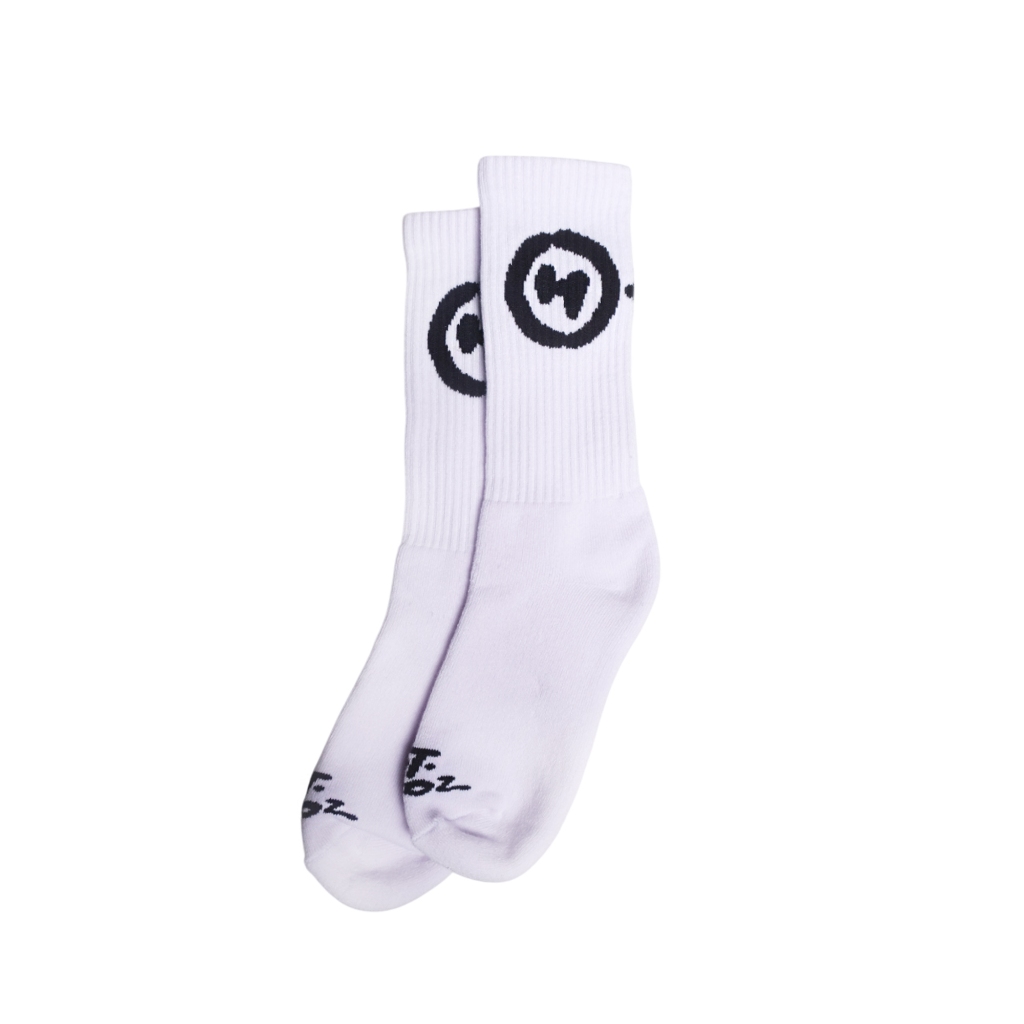Easthood Fangss Kaos Kaki Klasik Putih