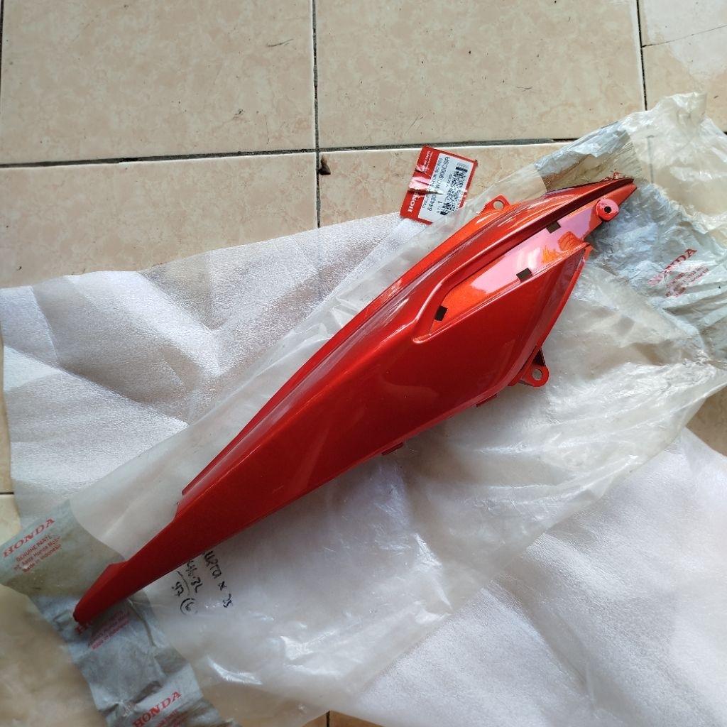 Cover Body Bodi Belakang Kanan Honda CS1 CS 1 CS One Merah Marun Original AHM 64430-KWC-900CSR