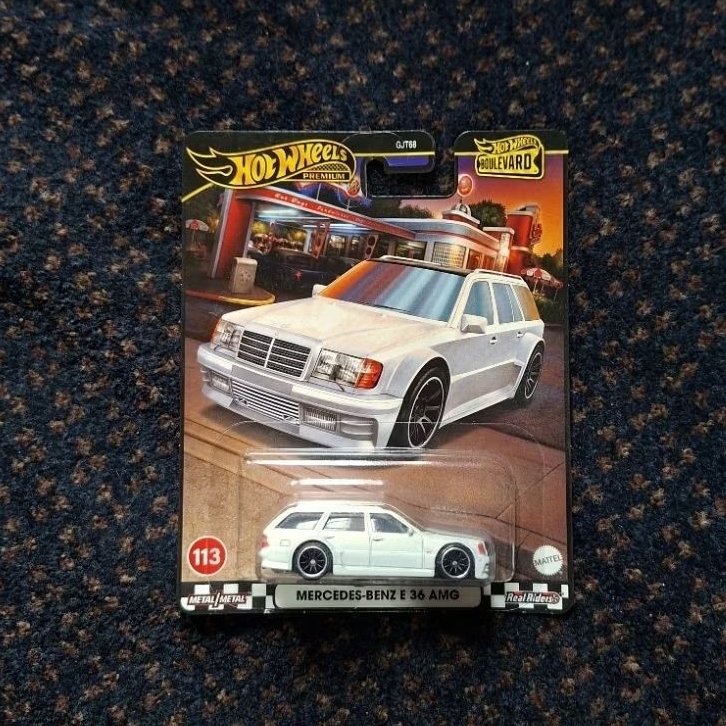 Hot Wheels Premium Mercedes-Benz E 36 AMG