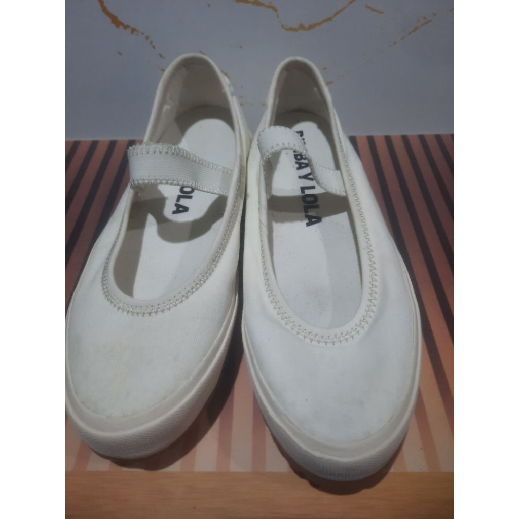 Preloved Bimba Y Lola Sepatu balet atletik kanvas putih bervulkanisasi Auth