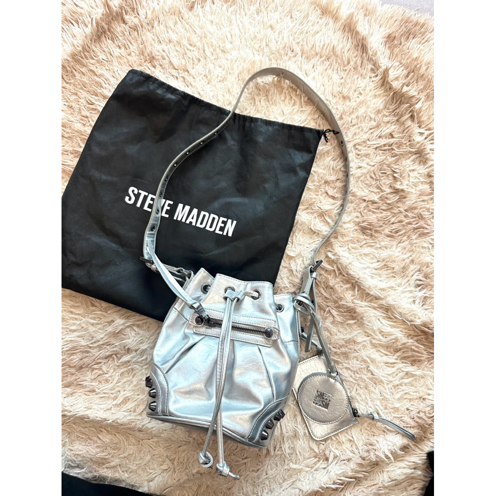 STEVE MADDEN PRELOVED SILVER BUCKET BAG