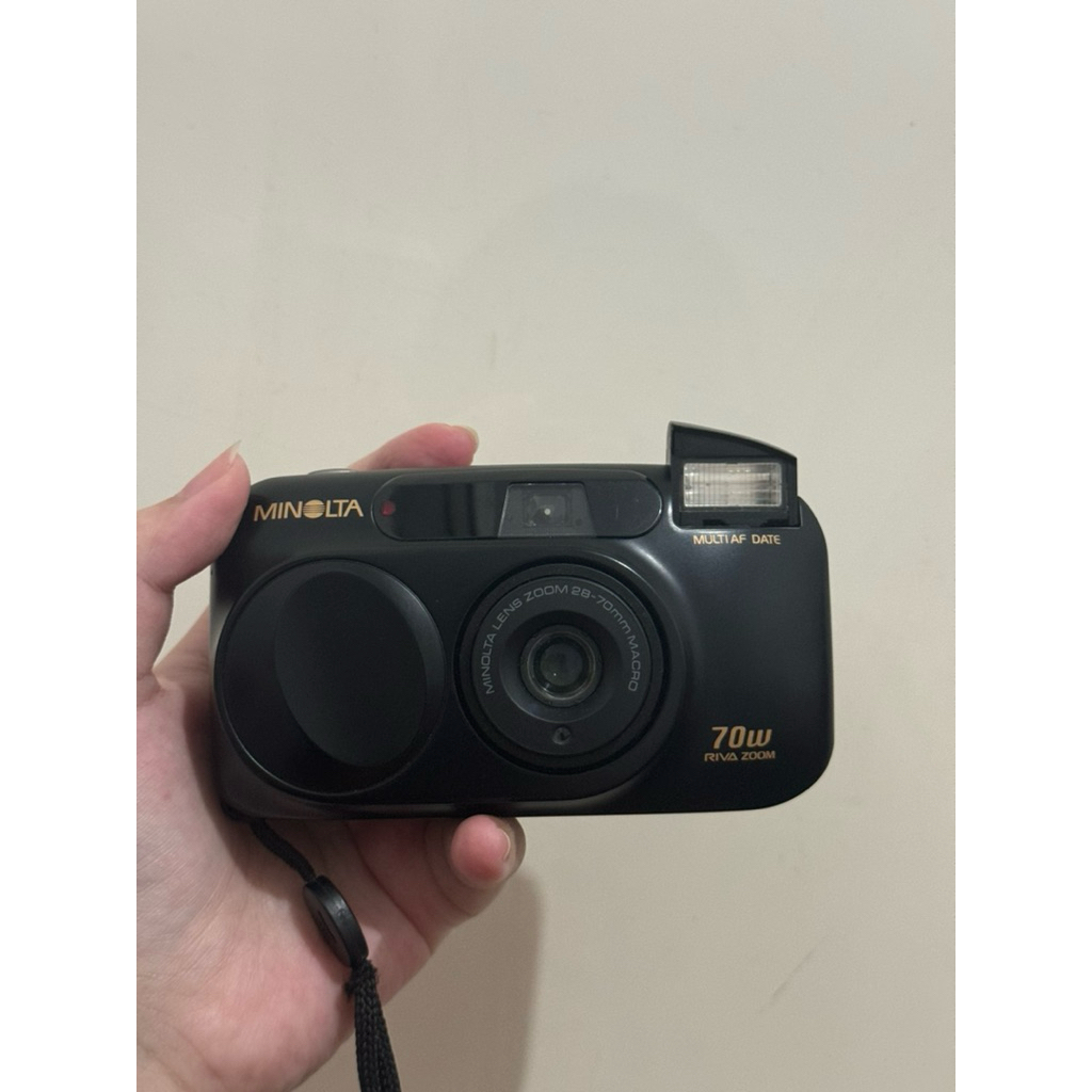KAMERA ANALOG MINOLTA RIVA ZOOM 70W 35MM POINTNSHOOT PNS ANALOG JADUL POCKET FILM CAMERA